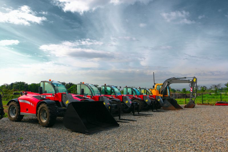 It provides extended reach for high or hard-to-reach places.